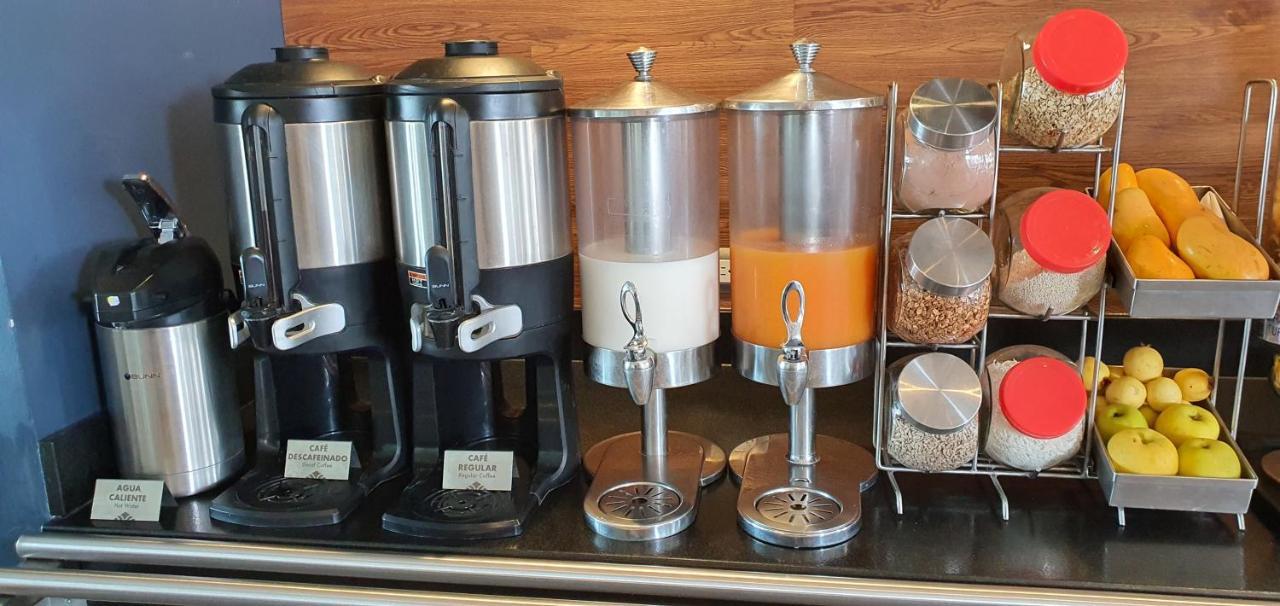 Microtel Inn & Suites By Wyndham San Luis Potosi Ngoại thất bức ảnh