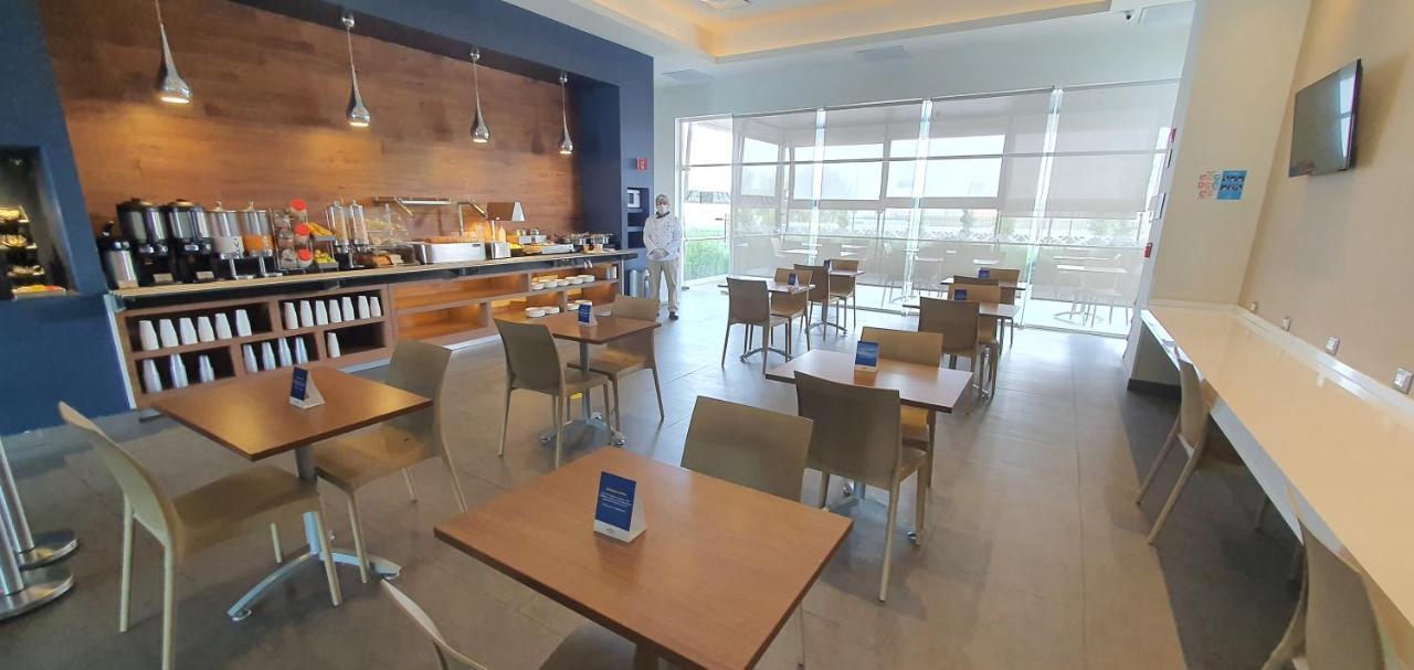 Microtel Inn & Suites By Wyndham San Luis Potosi Ngoại thất bức ảnh