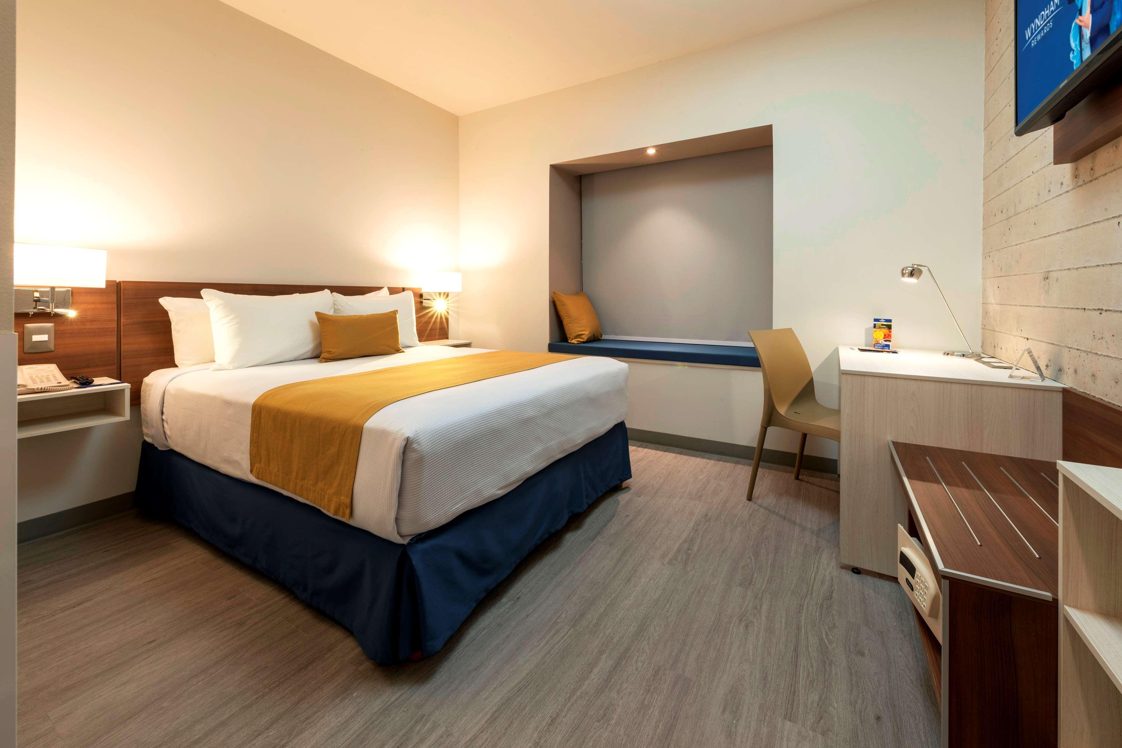 Microtel Inn & Suites By Wyndham San Luis Potosi Ngoại thất bức ảnh