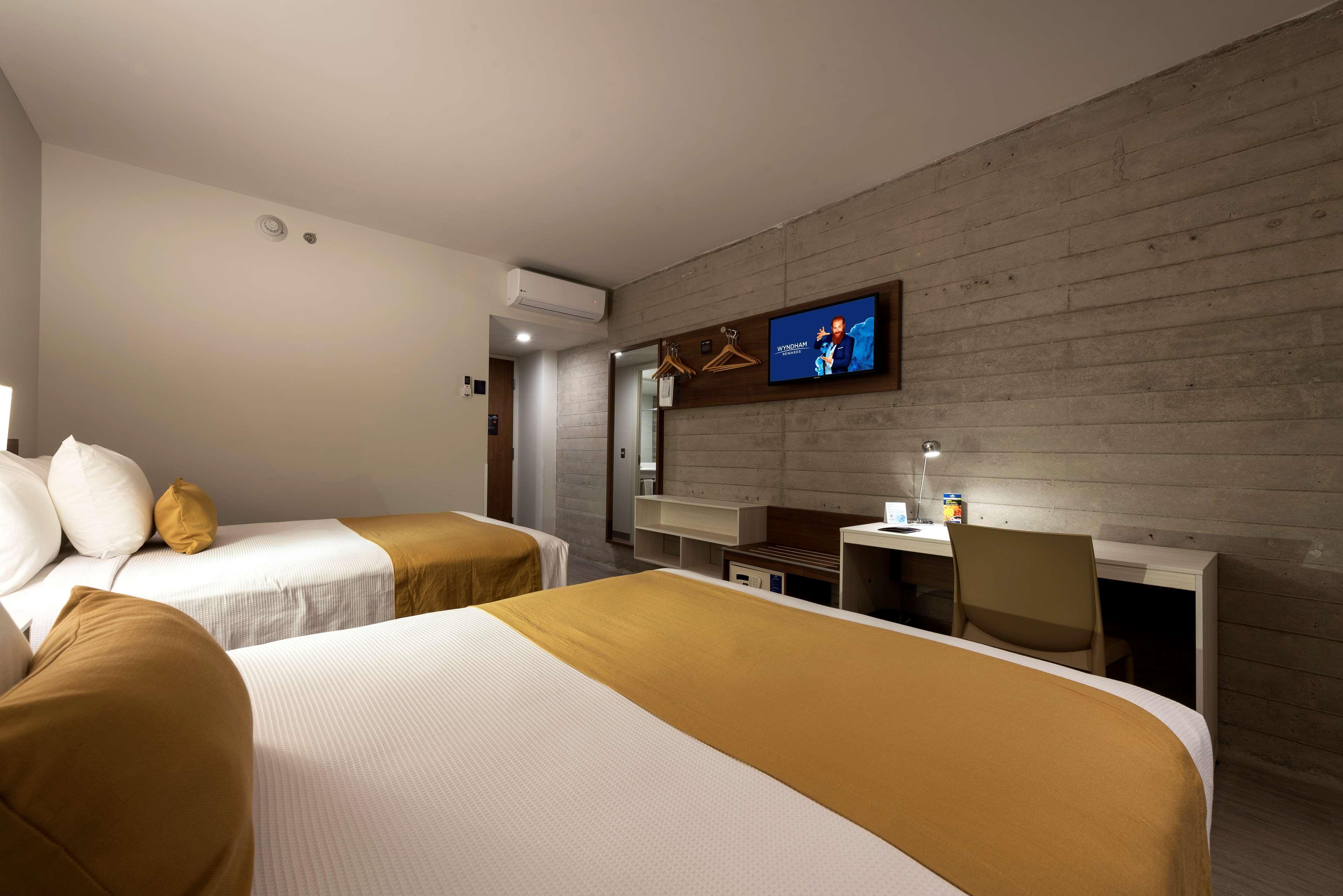 Microtel Inn & Suites By Wyndham San Luis Potosi Ngoại thất bức ảnh