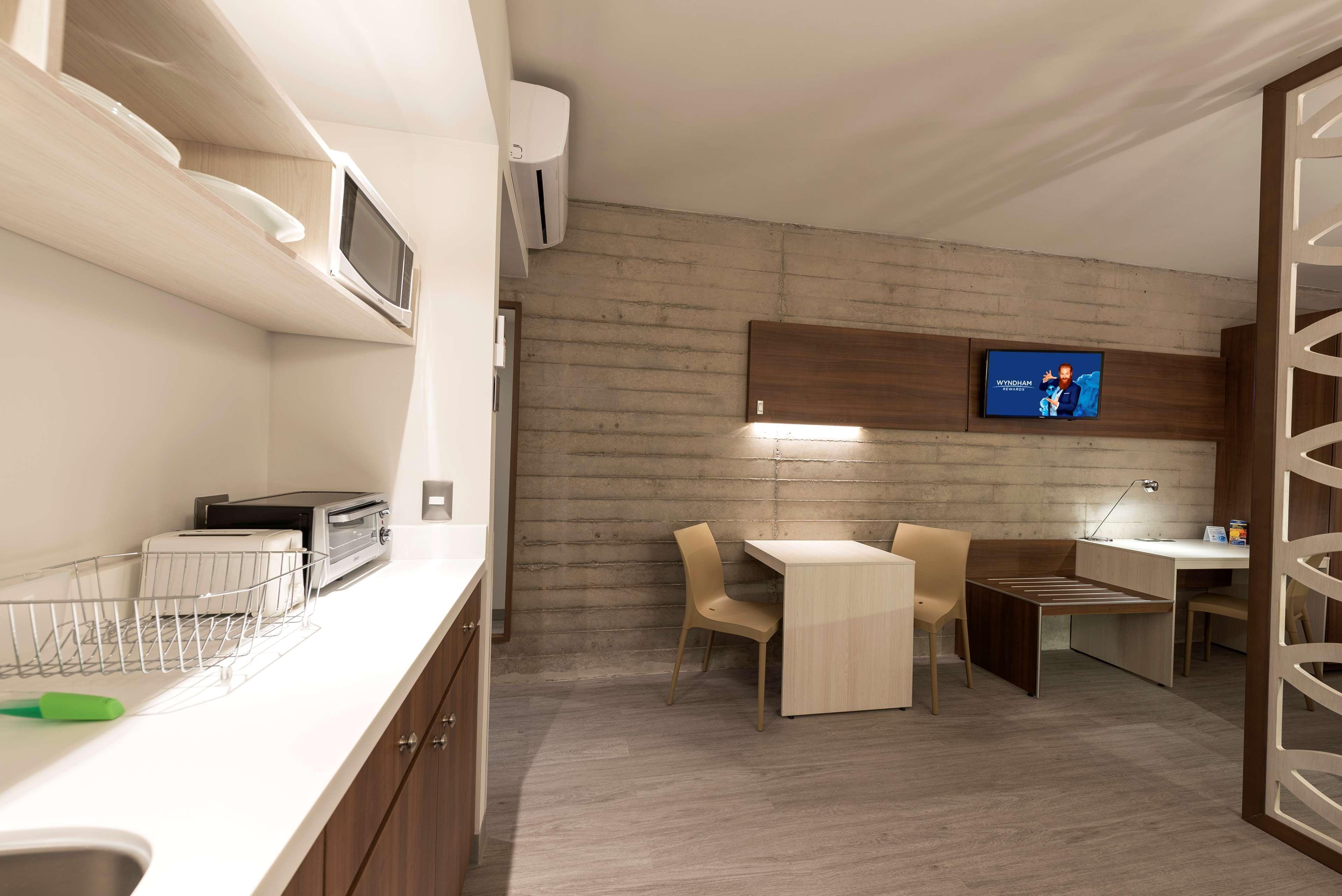 Microtel Inn & Suites By Wyndham San Luis Potosi Ngoại thất bức ảnh