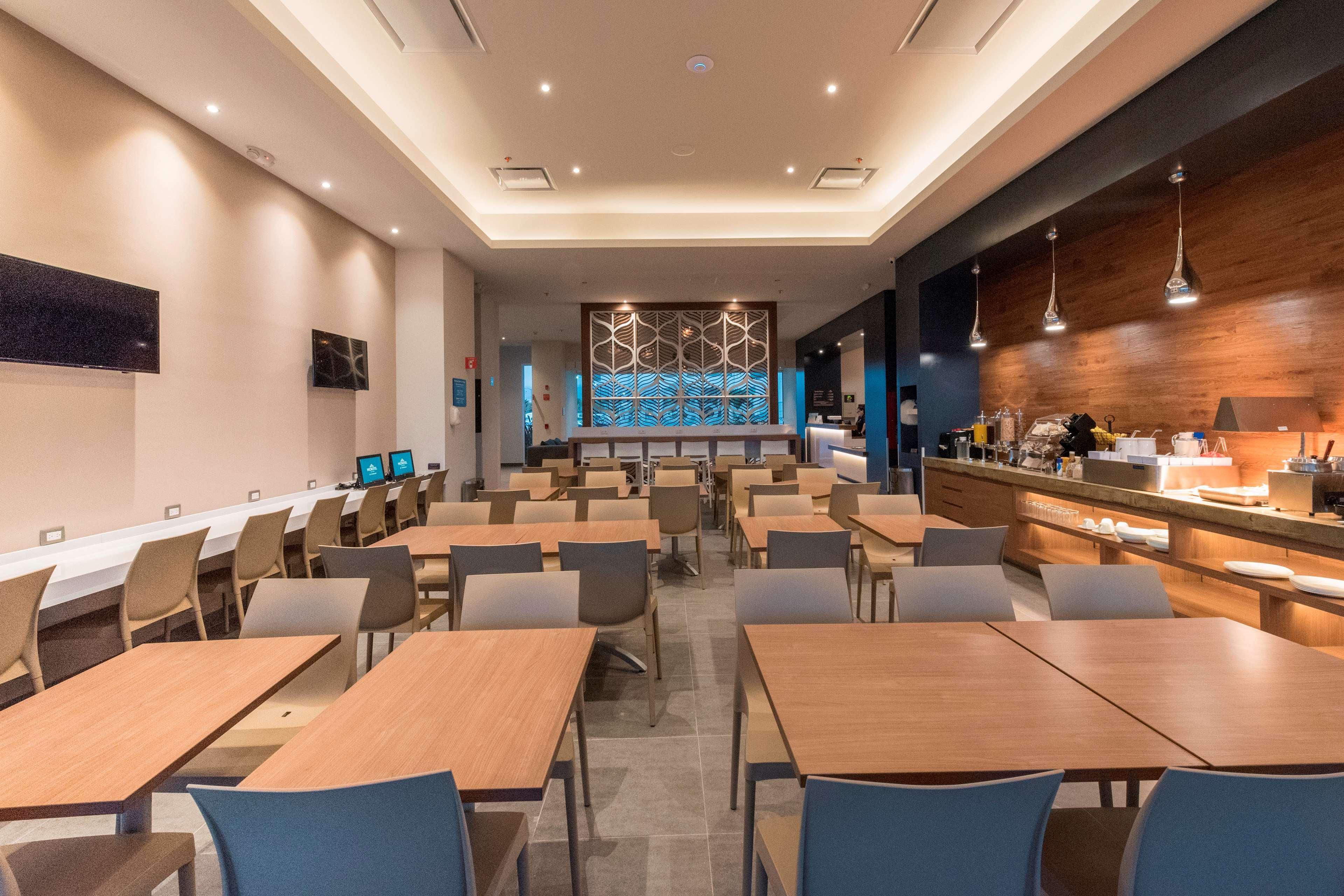 Microtel Inn & Suites By Wyndham San Luis Potosi Ngoại thất bức ảnh