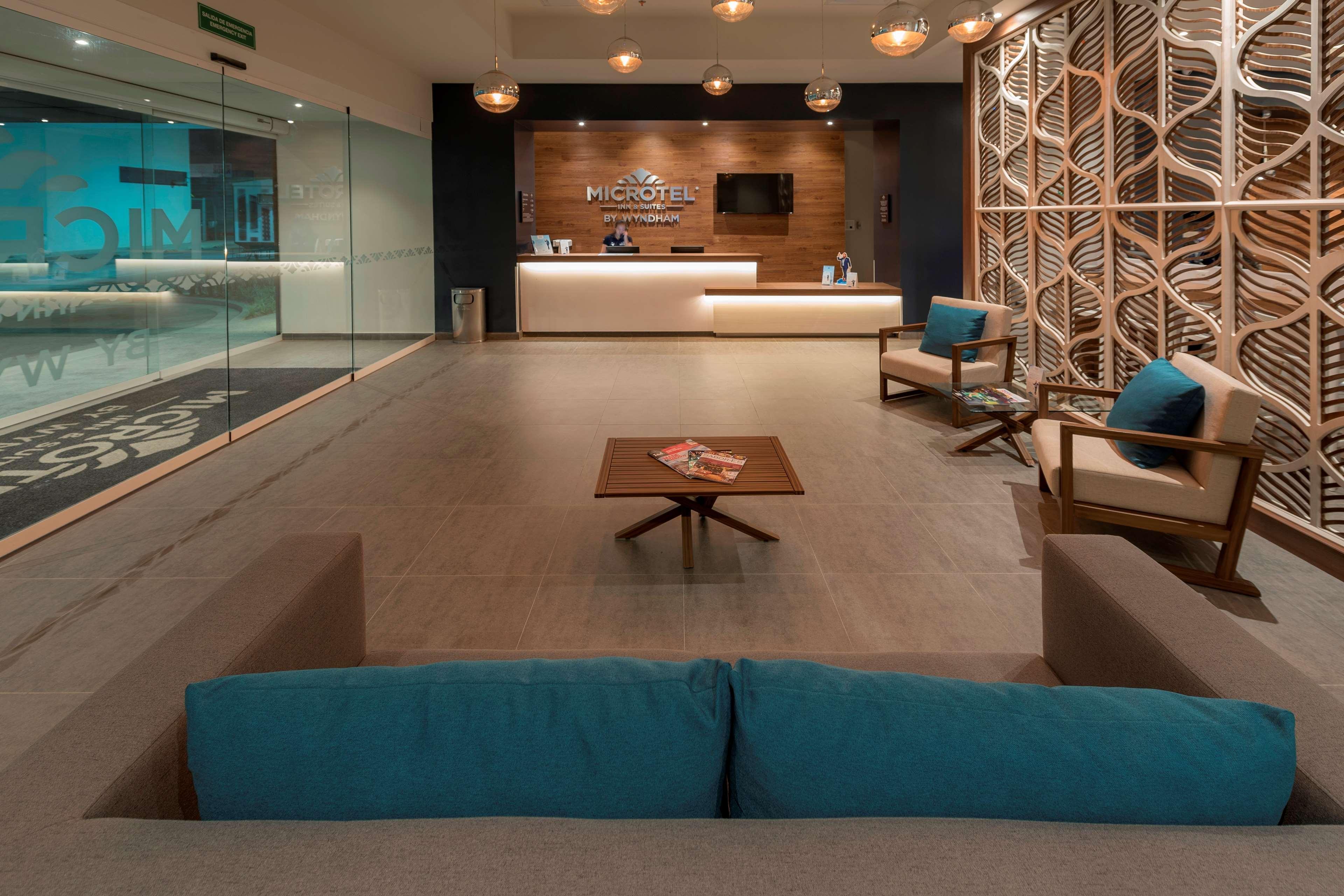 Microtel Inn & Suites By Wyndham San Luis Potosi Ngoại thất bức ảnh