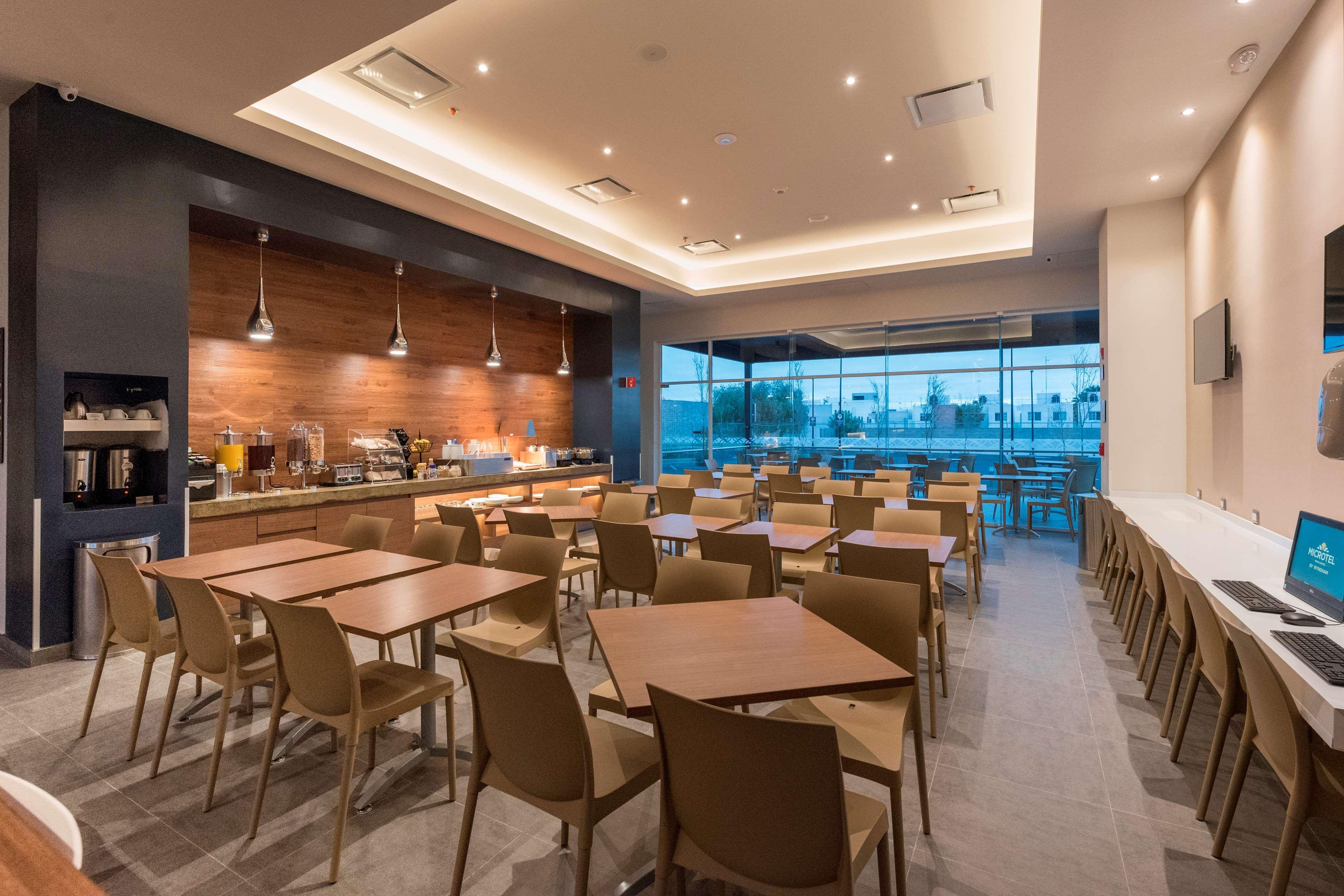 Microtel Inn & Suites By Wyndham San Luis Potosi Ngoại thất bức ảnh