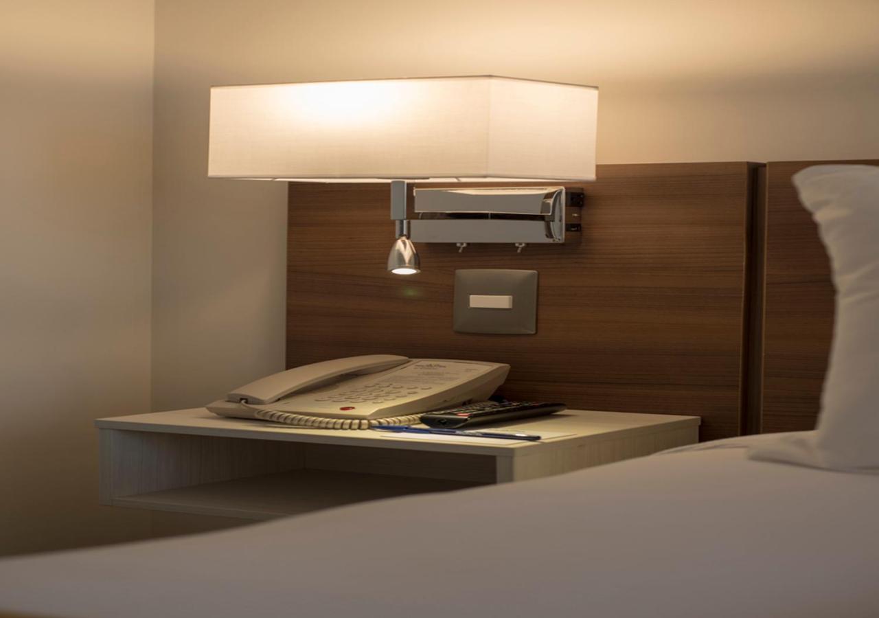 Microtel Inn & Suites By Wyndham San Luis Potosi Ngoại thất bức ảnh