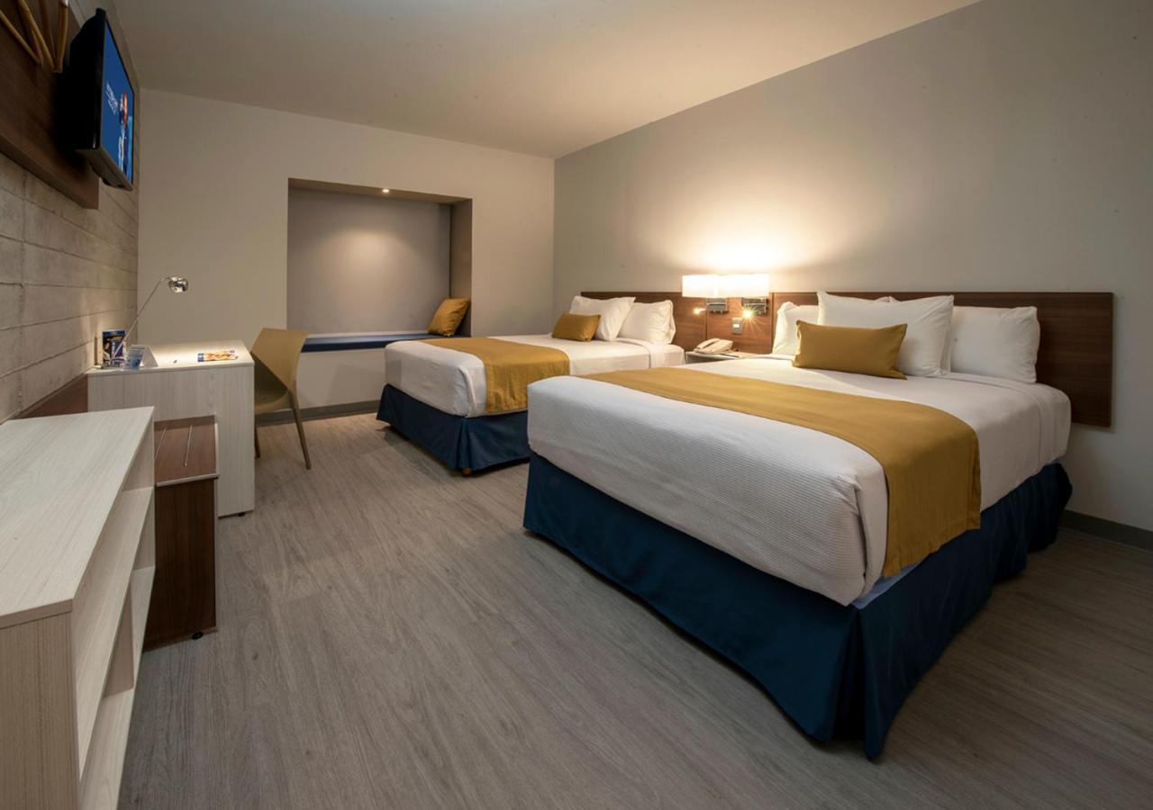 Microtel Inn & Suites By Wyndham San Luis Potosi Ngoại thất bức ảnh